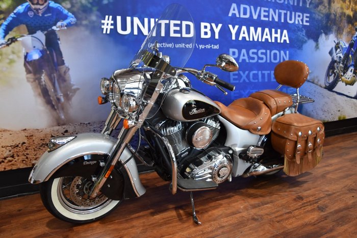 2016 Indian CHIEF CLASSIC Chrome / Silver