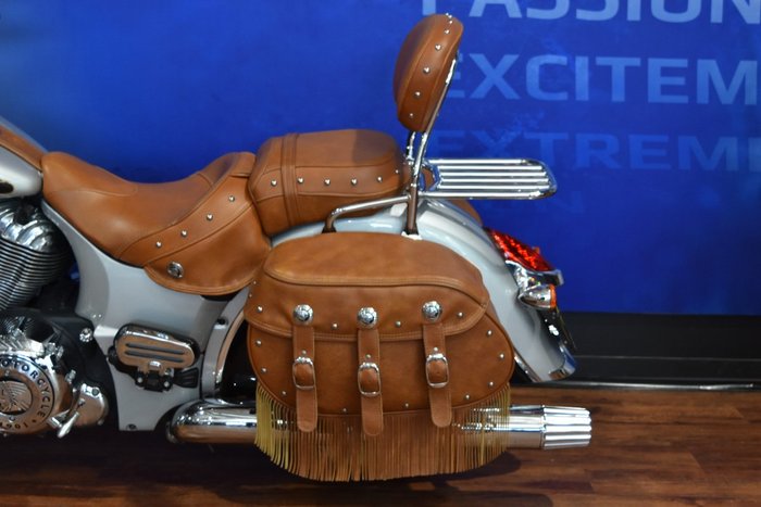 2016 Indian CHIEF CLASSIC Chrome / Silver