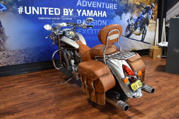 2016 Indian CHIEF CLASSIC Chrome / Silver