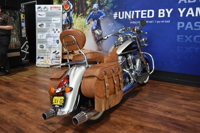 2016 Indian CHIEF CLASSIC Chrome / Silver