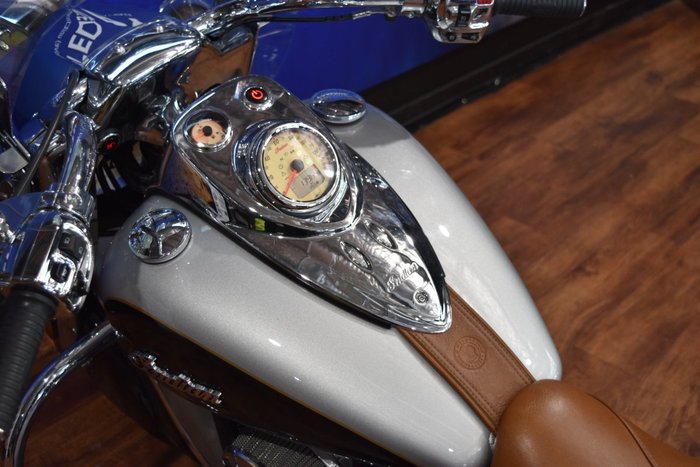 2016 Indian CHIEF CLASSIC Chrome / Silver