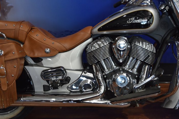 2016 Indian CHIEF CLASSIC Chrome / Silver