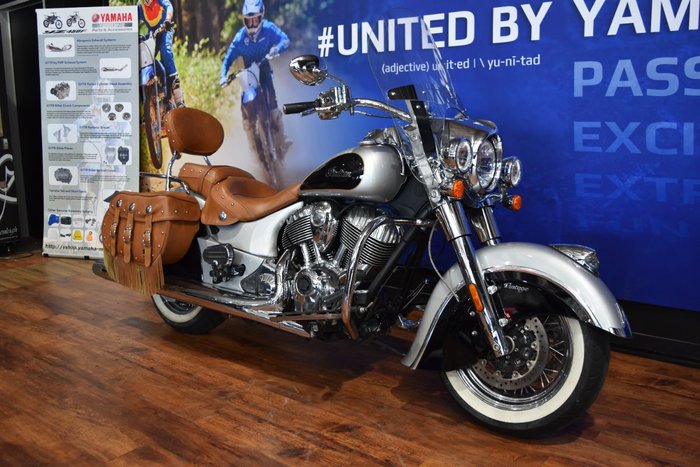 2016 Indian CHIEF CLASSIC Chrome / Silver