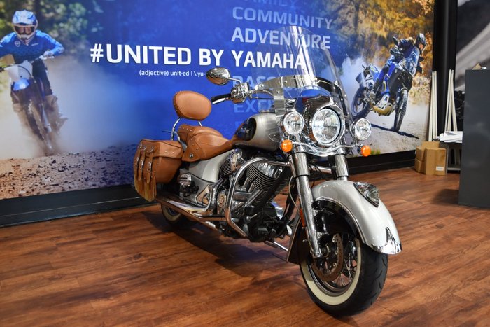 2016 Indian CHIEF CLASSIC Chrome / Silver