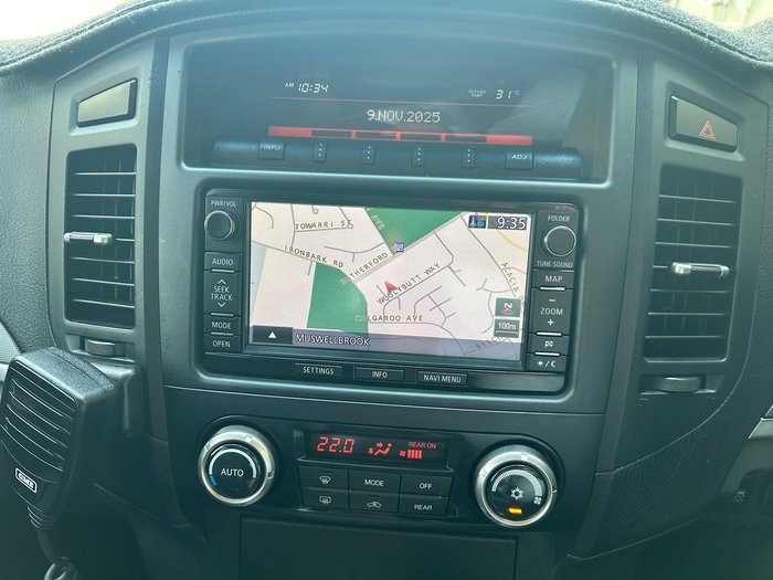 2013 Mitsubishi Pajero VR-X