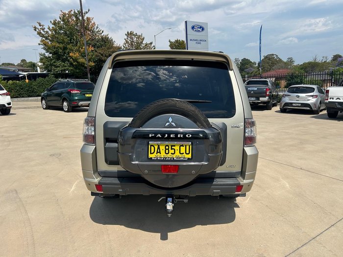 2013 Mitsubishi Pajero VR-X