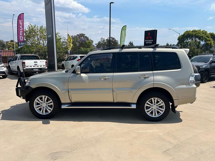 2013 Mitsubishi Pajero VR-X
