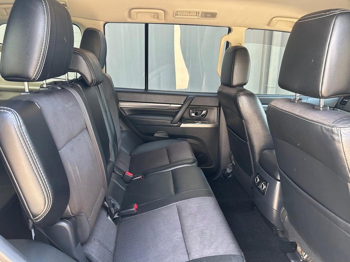 2013 Mitsubishi Pajero VR-X