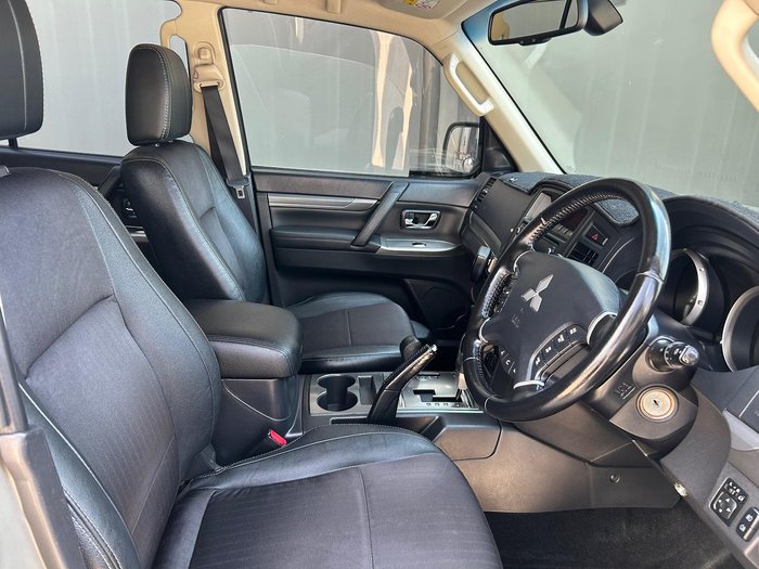 2013 Mitsubishi Pajero VR-X