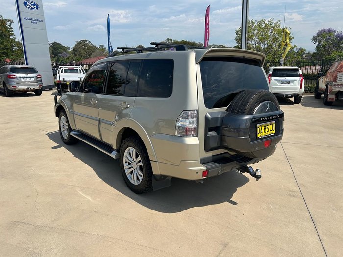 2013 Mitsubishi Pajero VR-X