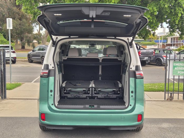 2024 Volkswagen ID. Buzz Pro BEV560