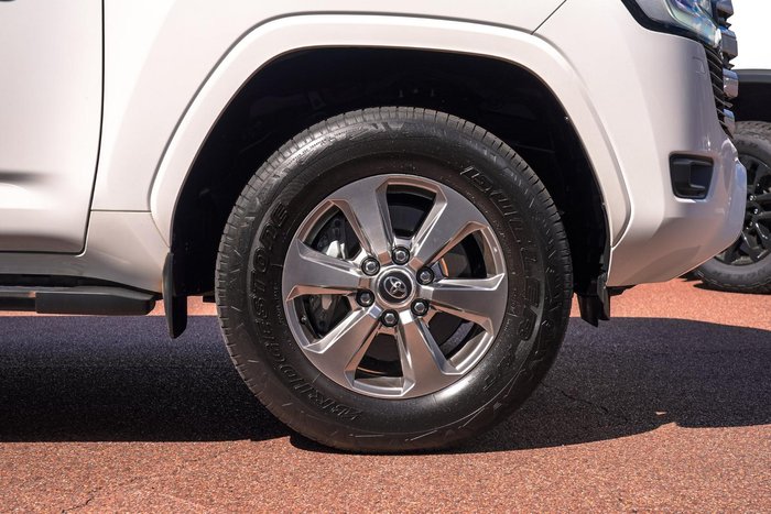 2024 Toyota Landcruiser VX FJA300R 4X4 Dual Range Glacier White