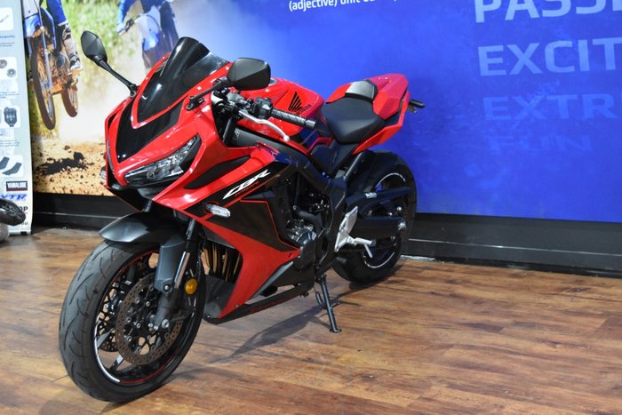 2023 Honda CBR650R Red