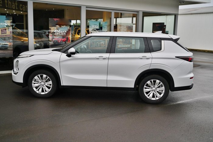 2025 Mitsubishi Outlander ES
