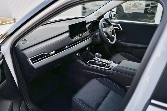 2025 Mitsubishi Outlander ES