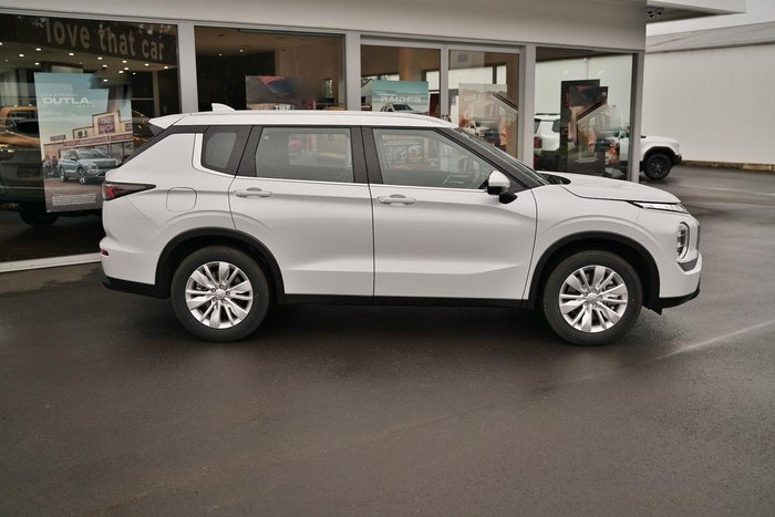 2025 Mitsubishi Outlander ES
