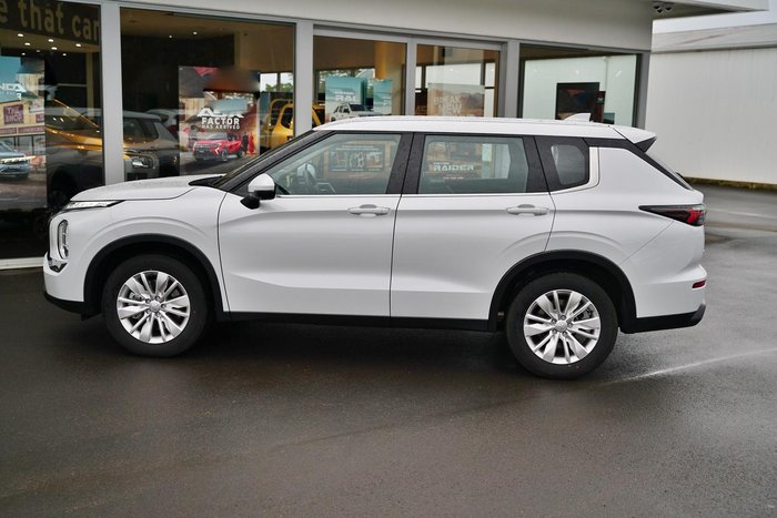 2025 Mitsubishi Outlander ES