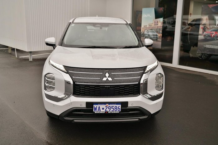 2025 Mitsubishi Outlander ES