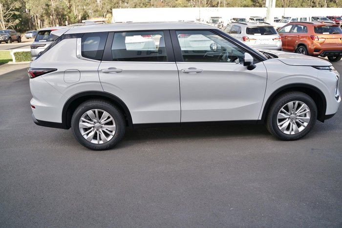 2025 Mitsubishi Outlander ES