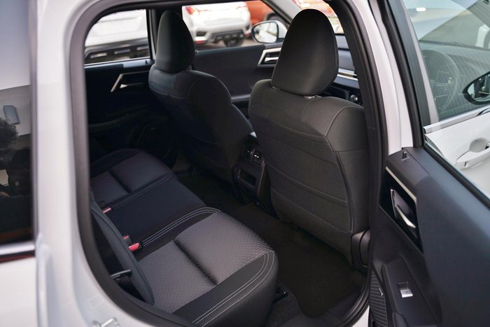 2025 Mitsubishi Outlander ES