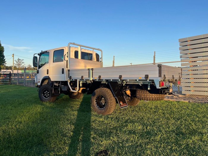 2017 Isuzu Nps NPS 75-155 White