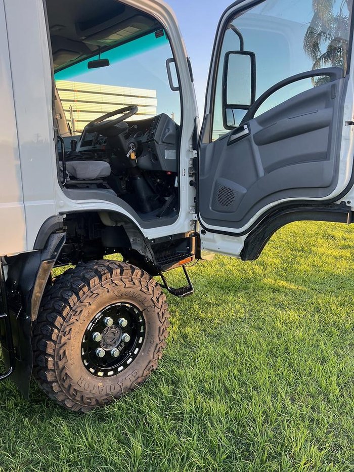 2017 Isuzu Nps NPS 75-155 White