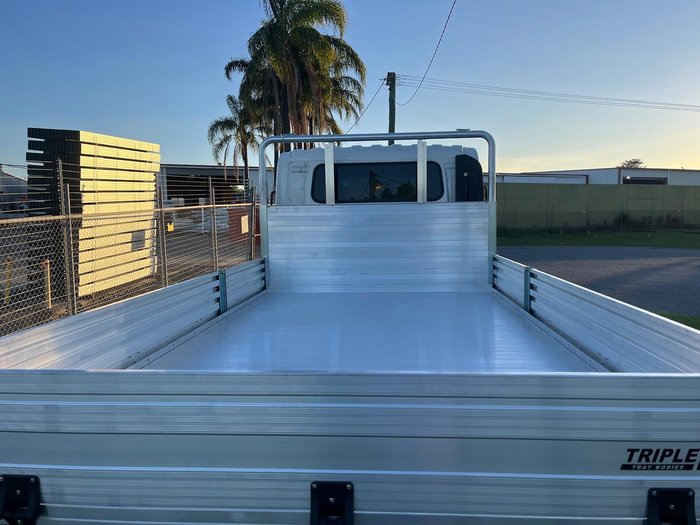 2017 Isuzu Nps NPS 75-155 White