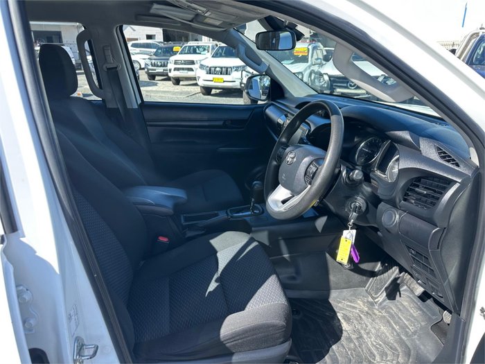 2021 TOYOTA HILUX WORKMATE (4x2)