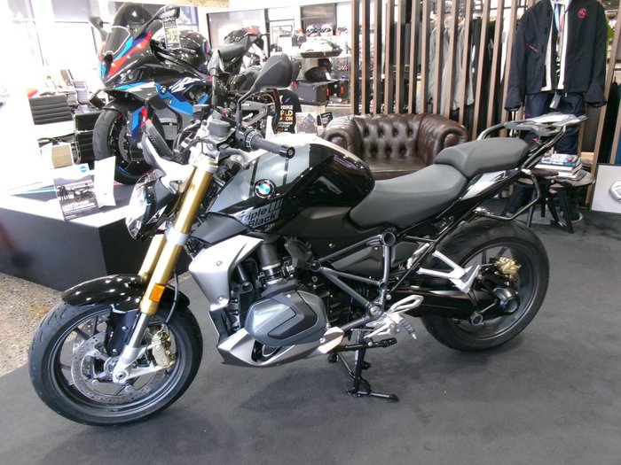 2024 BMW Motorrad R 1250 R TRIPLE BLACK BLACK STORM METALLIC