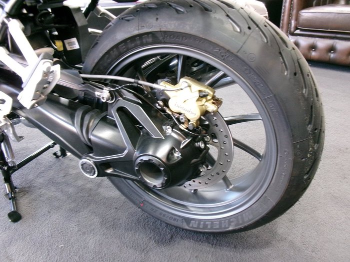 2024 BMW Motorrad R 1250 R TRIPLE BLACK BLACK STORM METALLIC