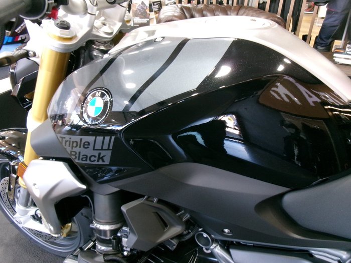 2024 BMW Motorrad R 1250 R TRIPLE BLACK BLACK STORM METALLIC