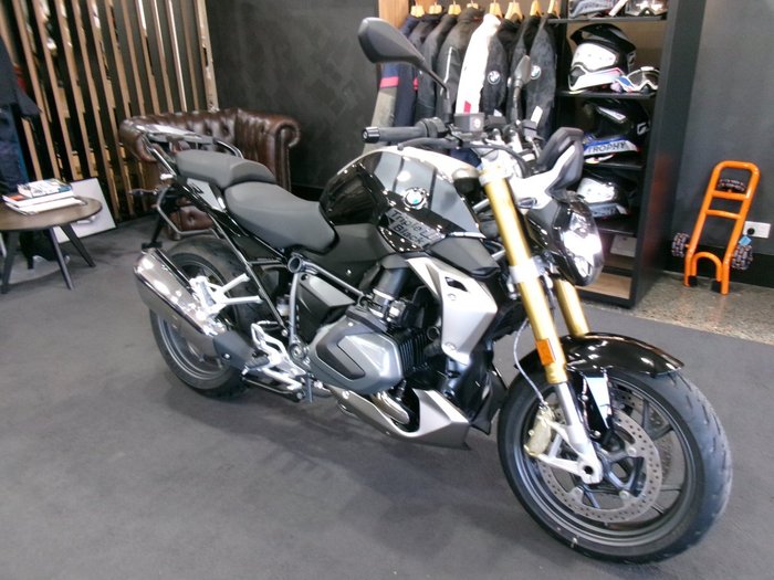 2024 BMW Motorrad R 1250 R TRIPLE BLACK BLACK STORM METALLIC