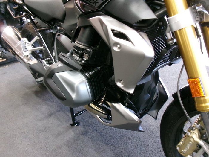 2024 BMW Motorrad R 1250 R TRIPLE BLACK BLACK STORM METALLIC