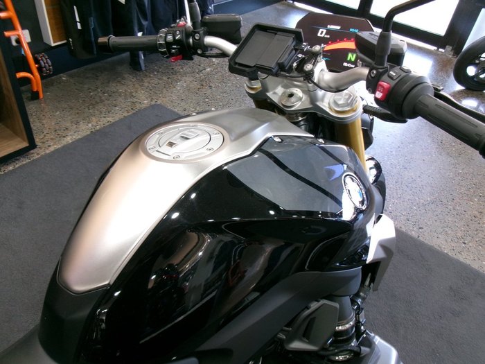 2024 BMW Motorrad R 1250 R TRIPLE BLACK BLACK STORM METALLIC