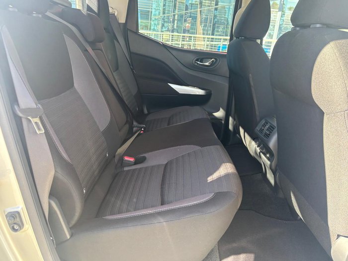 2024 Nissan Navara ST-X