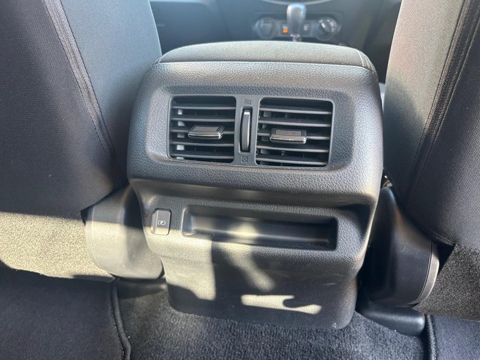 2024 Nissan Navara ST-X