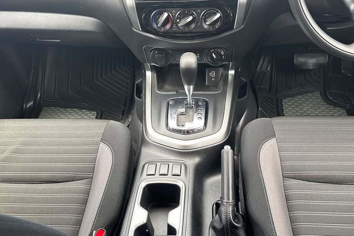 2023 Nissan Navara SL