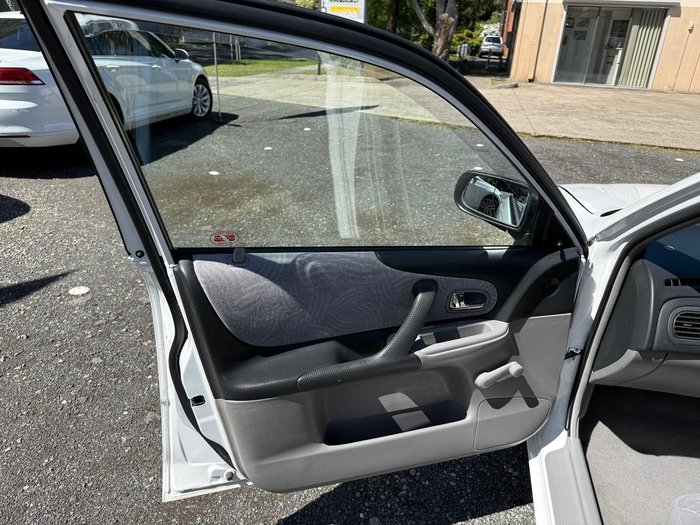 2002 Ford Laser LXi KQ Polar White