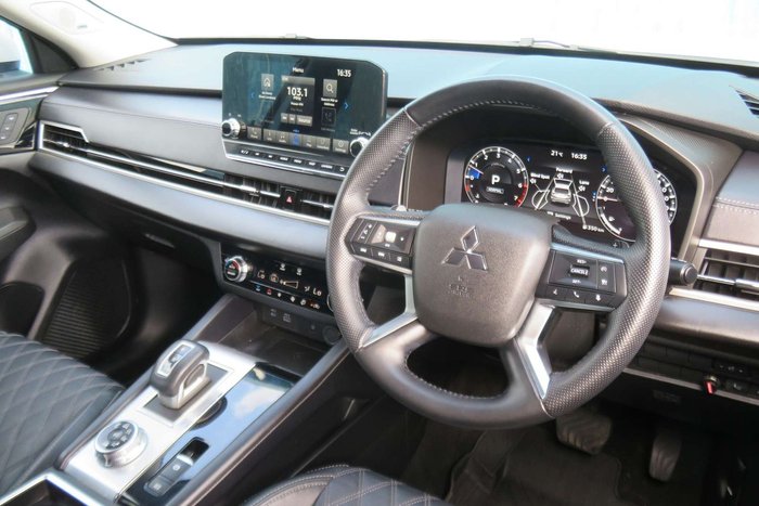 2022 Mitsubishi Outlander Exceed