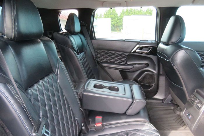 2022 Mitsubishi Outlander Exceed