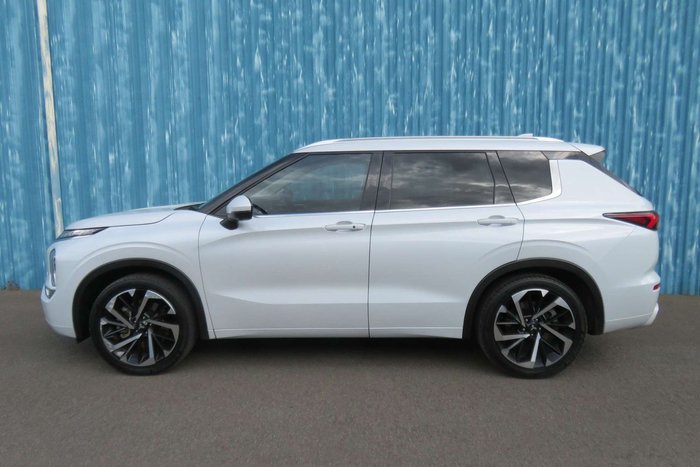 2022 Mitsubishi Outlander Exceed