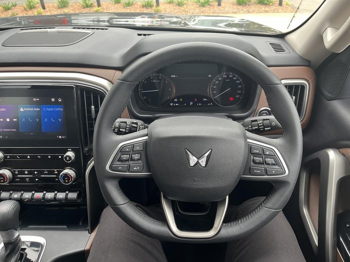 2024 Mahindra Scorpio Z8L 4X4 Napoli Black