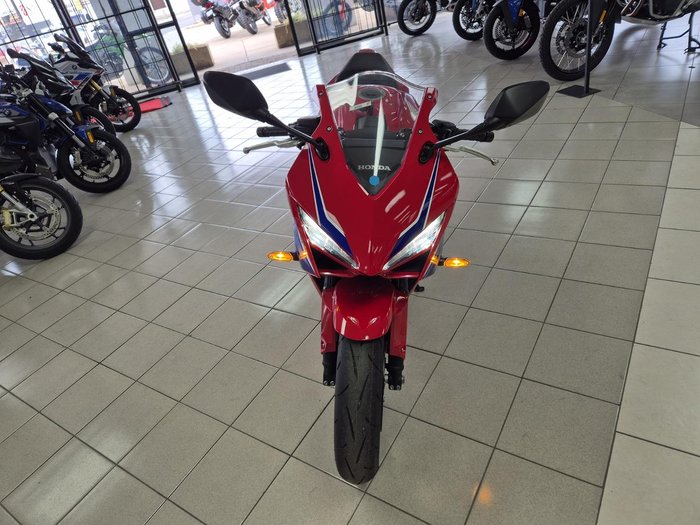 2025 Honda CBR650R E-Clutch CBR 650 Red