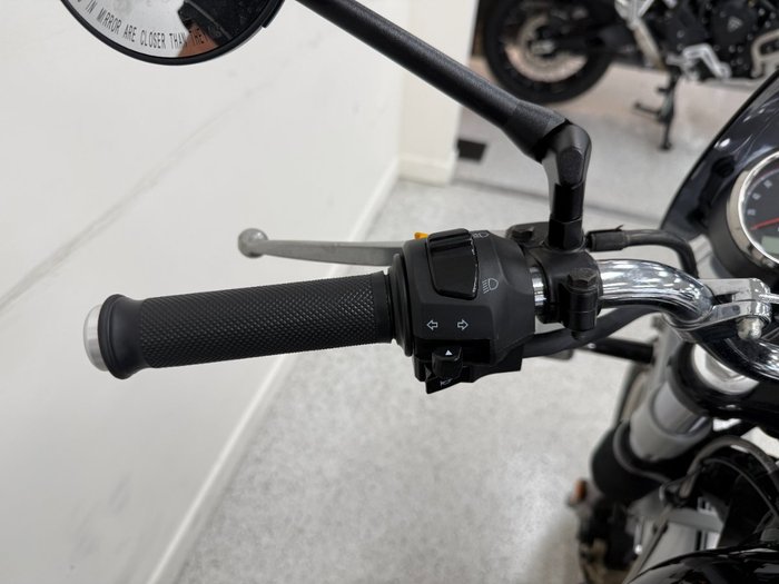 2021 Royal Enfield INTERCEPTOR 650 CUSTOM Black