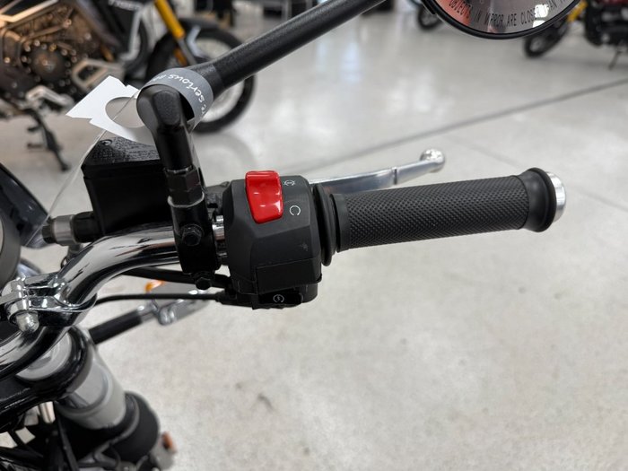 2021 Royal Enfield INTERCEPTOR 650 CUSTOM Black