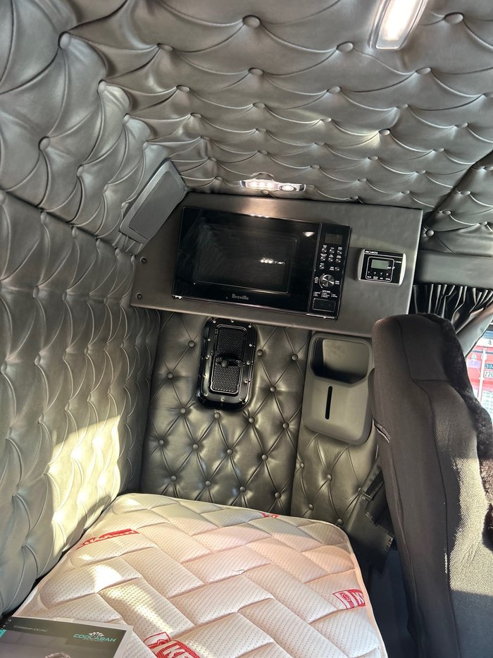 2024 Kenworth T410SAR