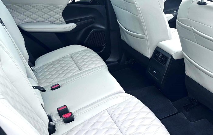 2023 Mitsubishi Outlander Exceed