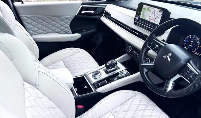 2023 Mitsubishi Outlander Exceed