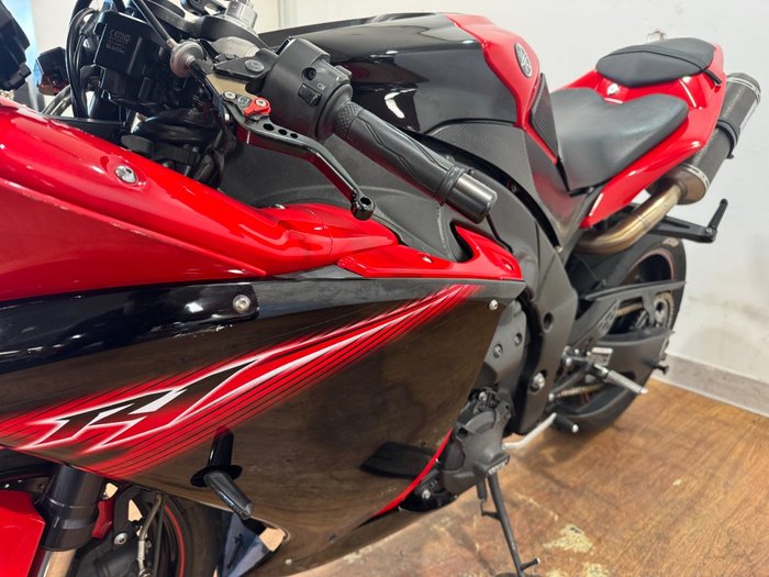 2013 Yamaha YZF-R1 MARS RED METALLIC