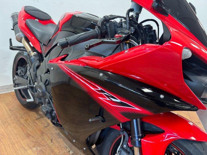 2013 Yamaha YZF-R1 MARS RED METALLIC